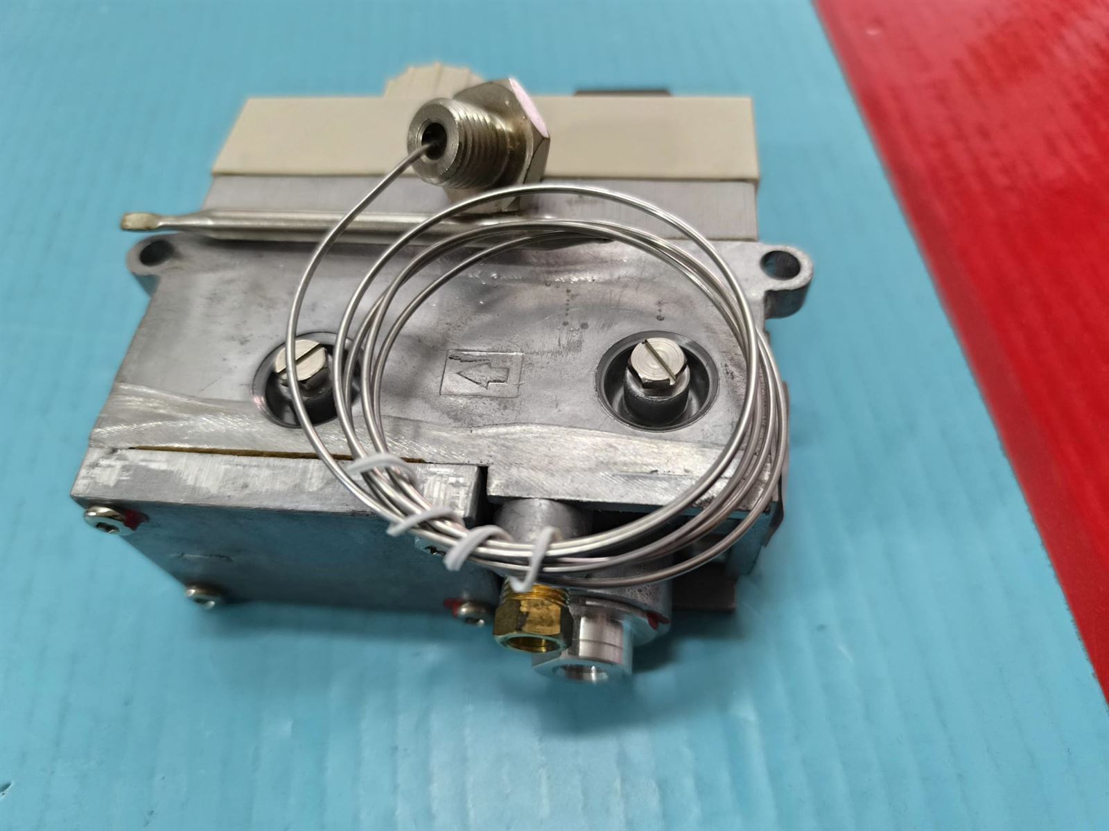 VALVULA FREIDORA TERMOSTATICA, GAS, CON SONDA ROSCABLE, 120/200 ºC, ENTRADA 1/2, SALIDA 3/8 PULGADA, CAPILAR 800MM, TERMOPAR M9, PILOTO M10, 0710740 - Imagen 2