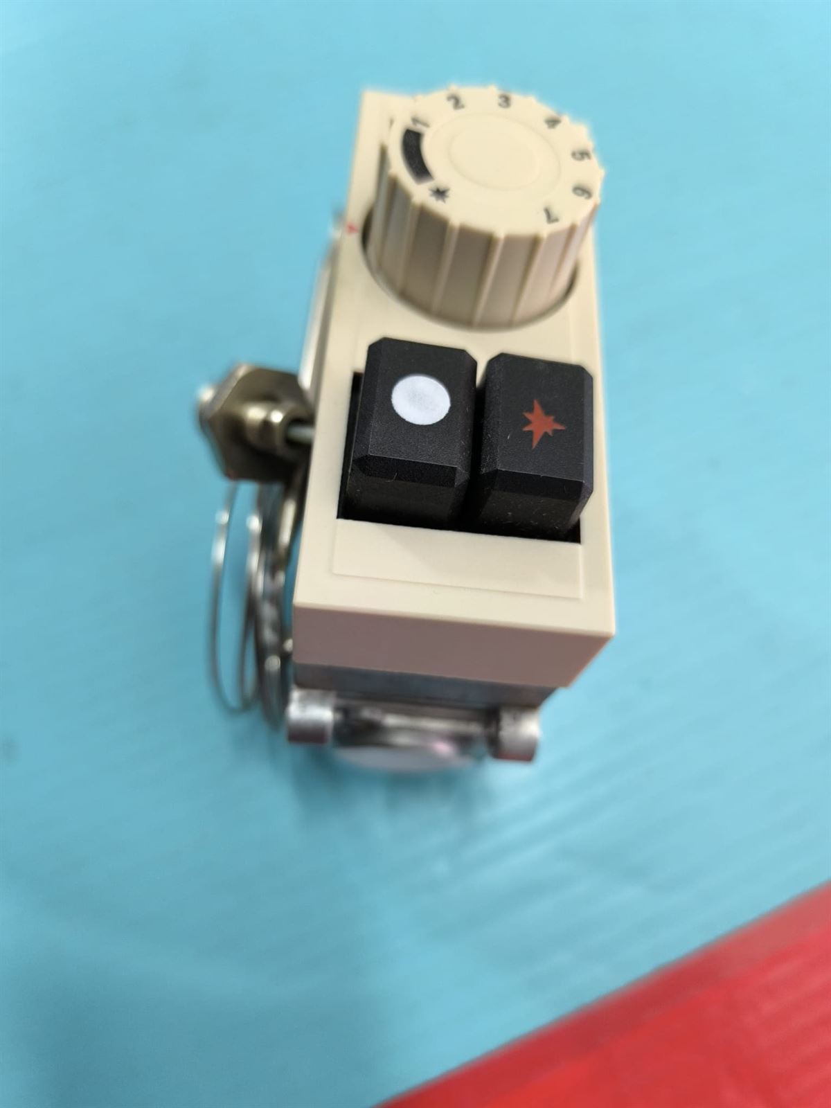 VALVULA FREIDORA TERMOSTATICA, GAS, CON SONDA ROSCABLE, 120/200 ºC, ENTRADA 1/2, SALIDA 3/8 PULGADA, CAPILAR 800MM, TERMOPAR M9, PILOTO M10, 0710740 - Imagen 3