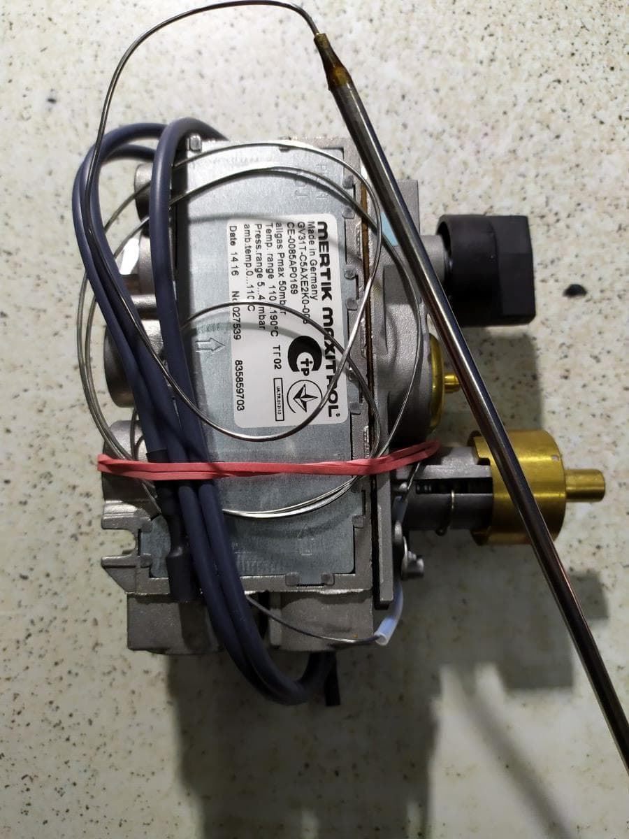 VALVULA FREIDORA TERMOSTATICA, GAS, MERTICK 110 / 190ºC, GV31T-C5AXE2K0 110-190°C, conexión termopar M9x1, conexión de piloto M10x1,   106700,  0C5248 - Imagen 1