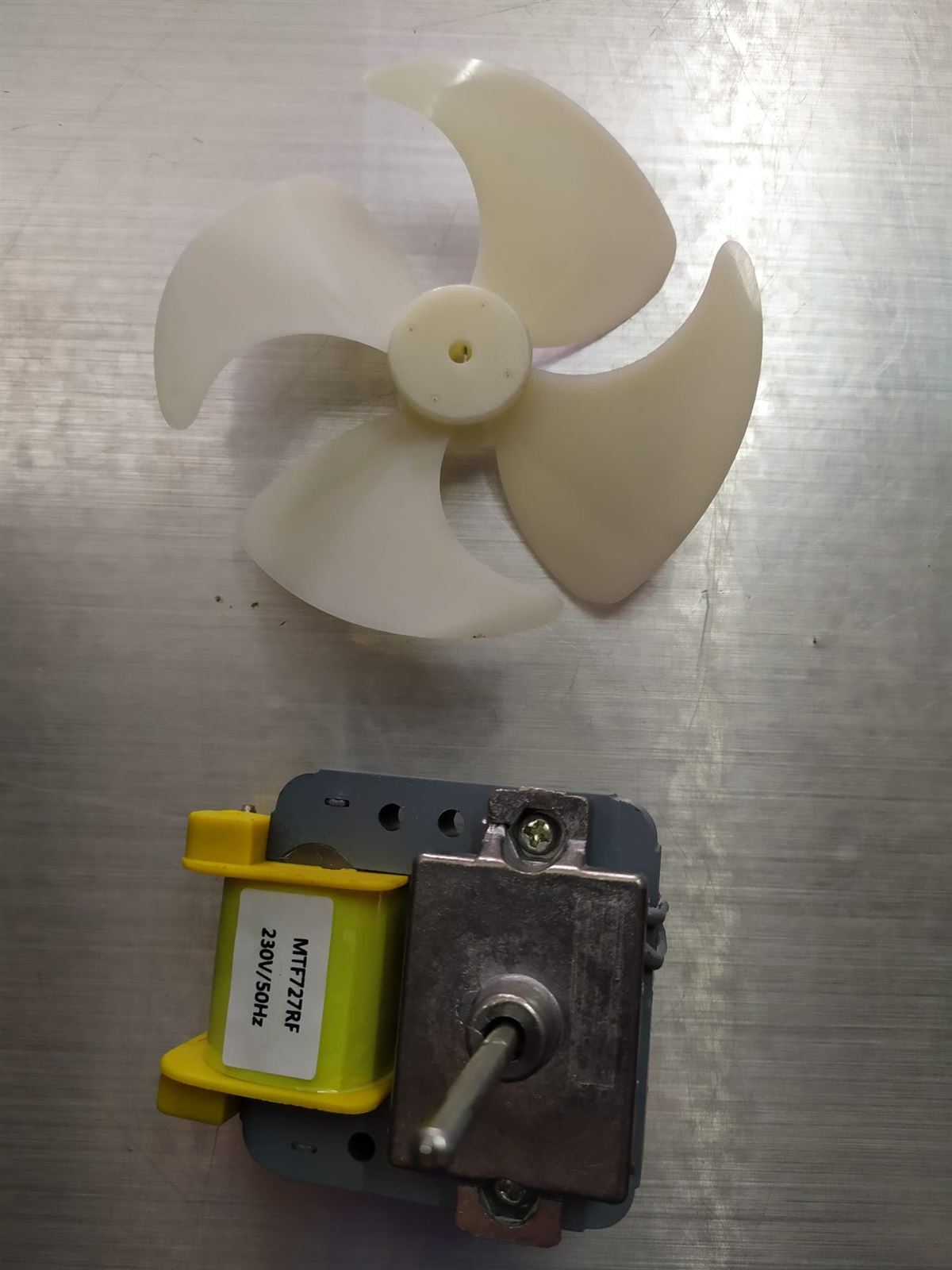 VENTILADOR EVAPORADOR NO-FROST, 230V, 9W, DIAMETRO EJE 4MM, LARGO EJE 40MM, DIAMETRO ASPAS 100MM,    16UN1009 - Imagen 2